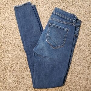 EUC ABERCROMBIE Distressed Super Skinny Mid Rise Raw Hem Crop Jeans Womens 27 L